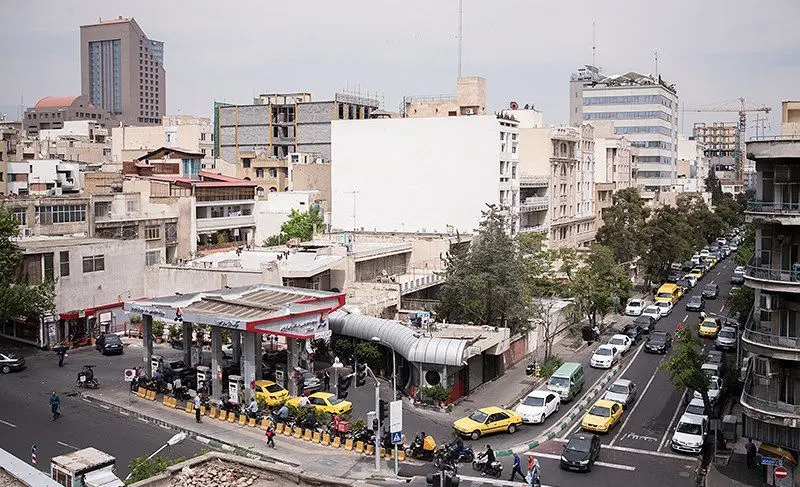 (تصاویر) صف طولانی مقابل پمپ بنزین‌ها