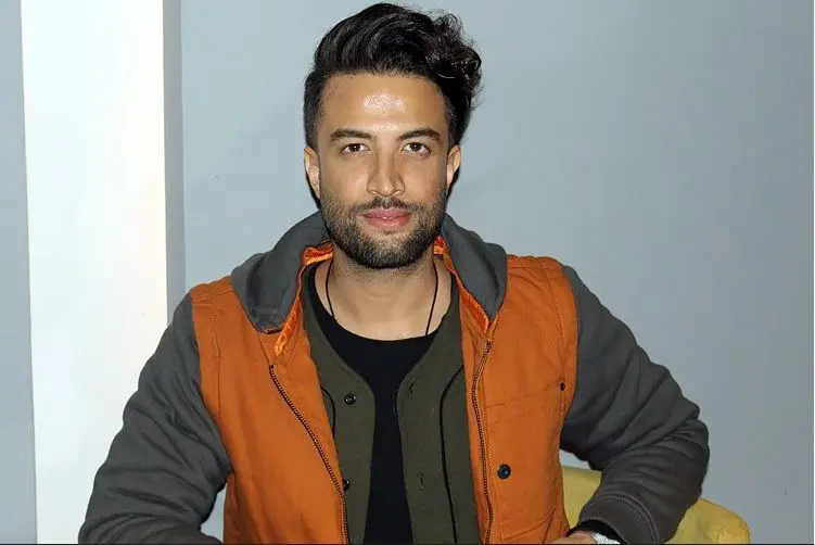 بنیامین بهادری جایگزین احسان علیخانی می‌شود