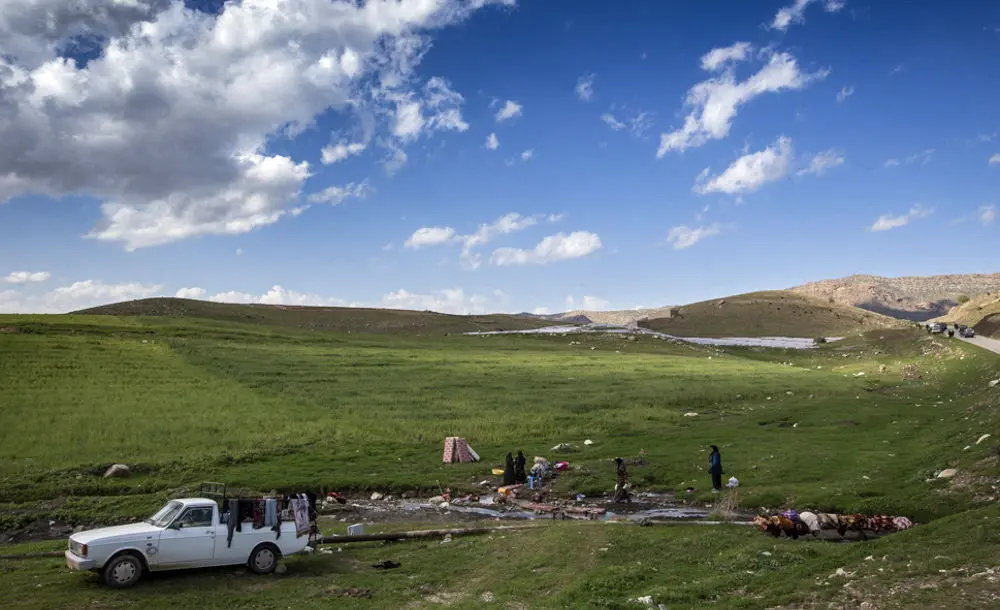 (تصاویر) سیل‌زدگان لرستان در پناه طبیعت!