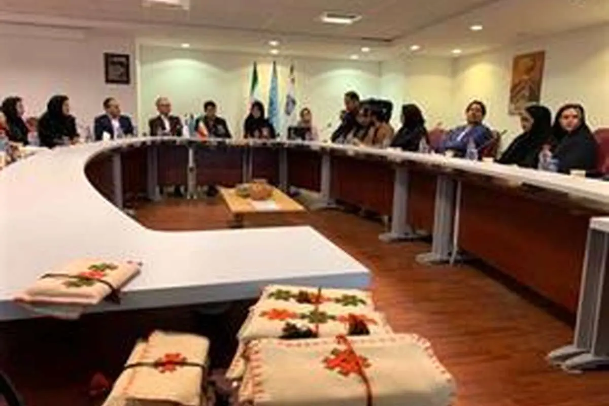 حمایت ایران خودرو از هنر سوزن دوزی زنان سیستان و بلوچستان