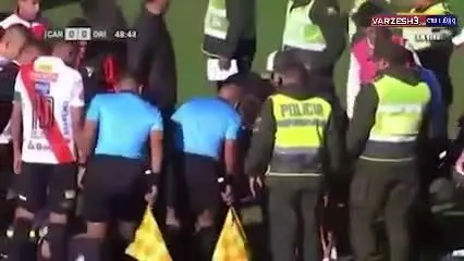 (ویدئو) مرگ ناگهانی داور اهل بولیوی در جریان بازی