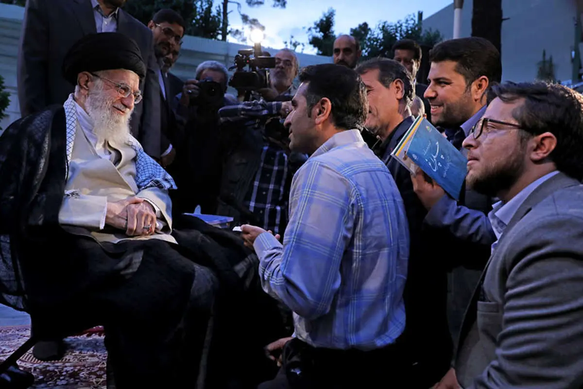 (تصاویر) دیدار شاعران و اهالی فرهنگ و ادب با رهبر انقلاب