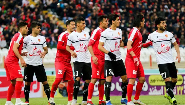 تراکتور خودش را شُخم می‌زند!