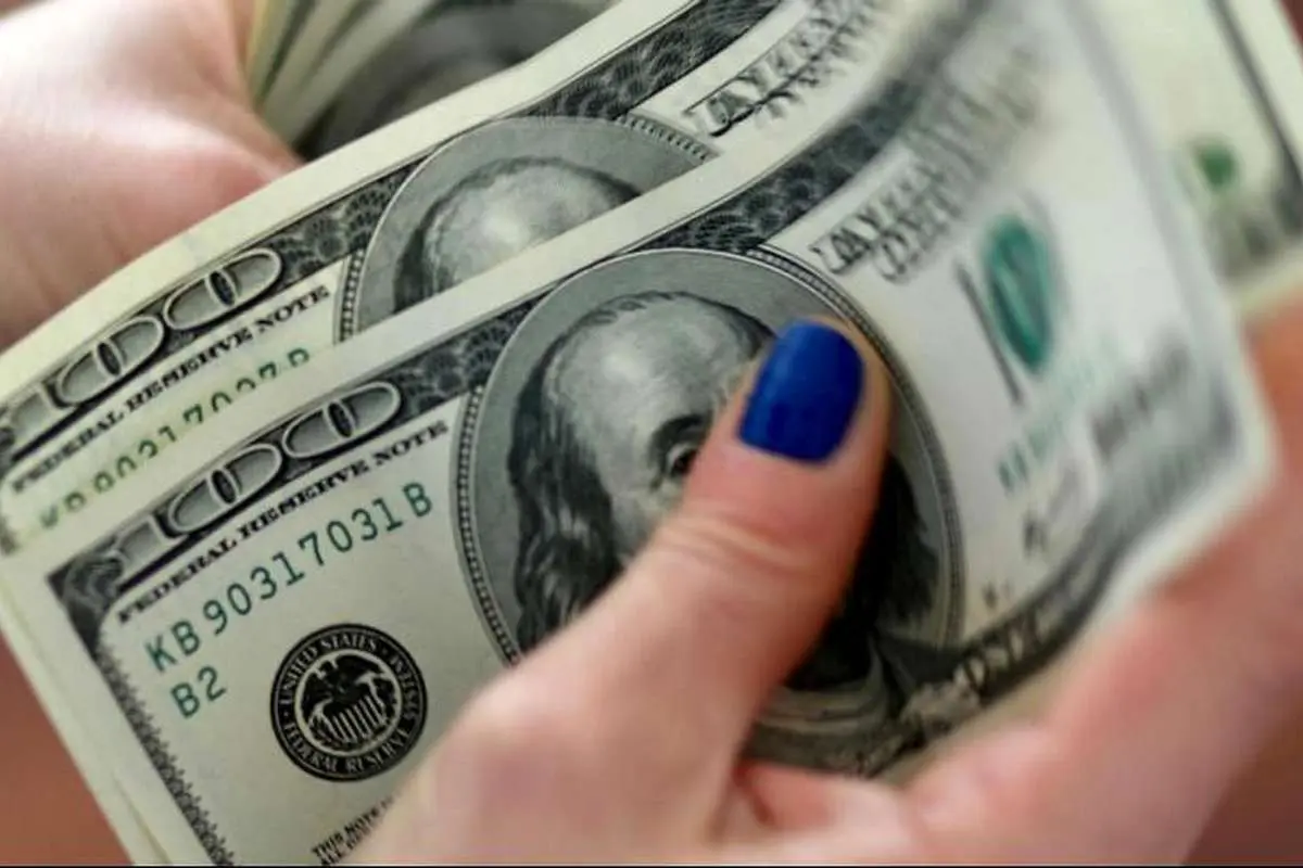 تغییر مسیر دلار در روز آخر
