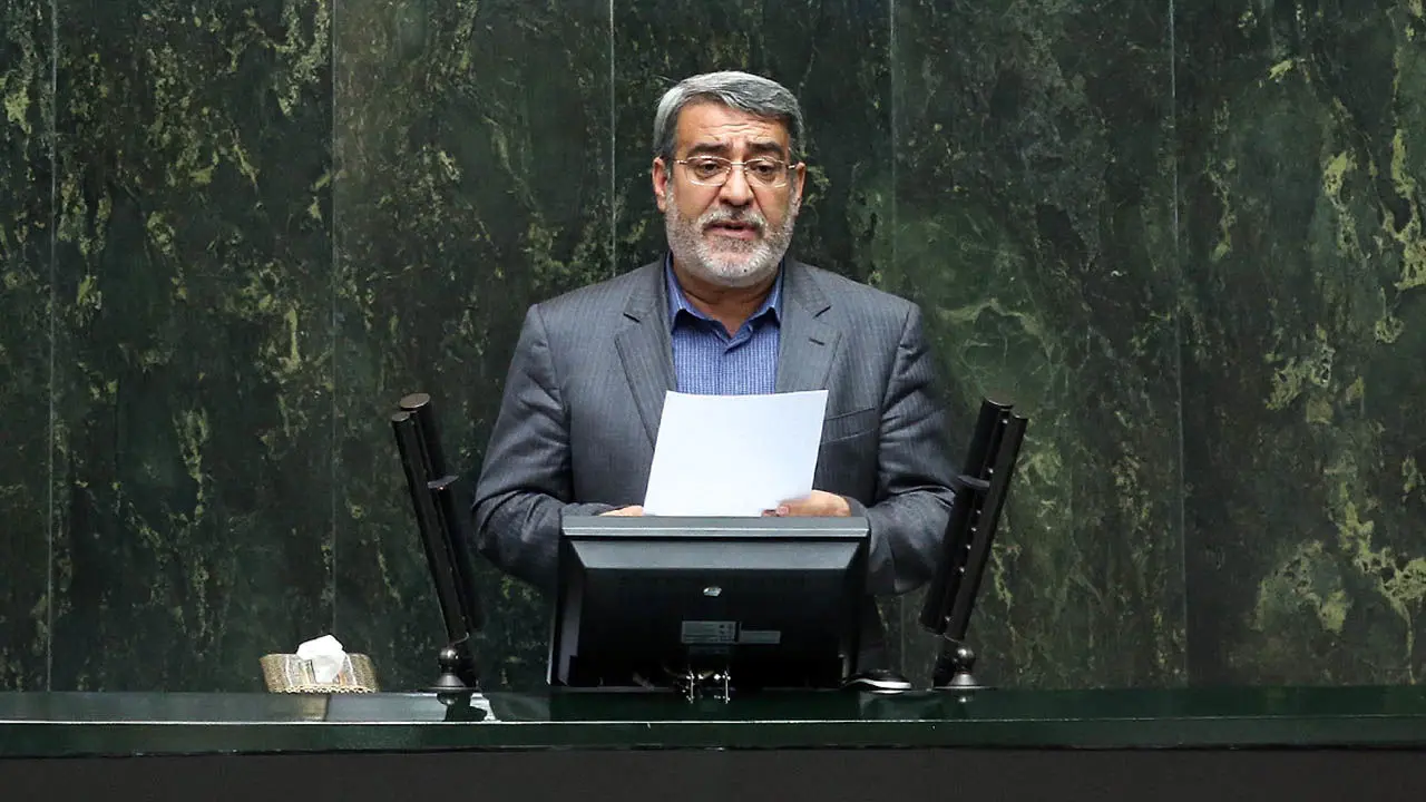 وزیر کشور به دردسر اُفتاد