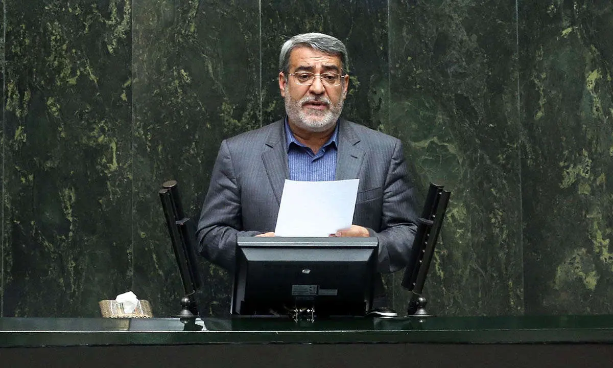 وزیر کشور به دردسر اُفتاد