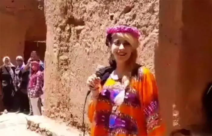 جنجال ترانه‌خوانی یک زن در ابیانه