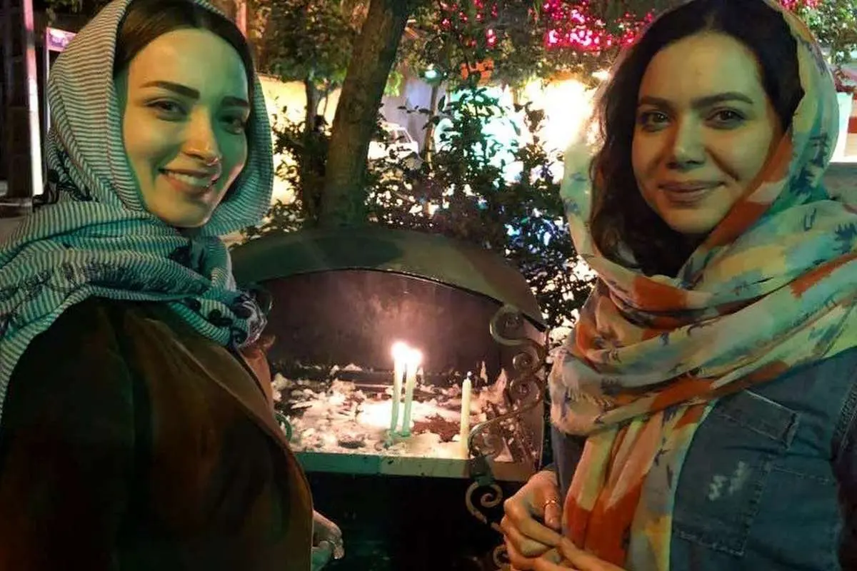 (عکس) دعای بهنوش طباطبایی جلوی سقاخانه