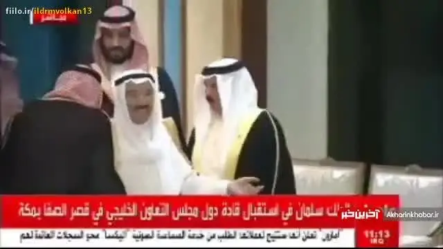 (ویدیو) دست دادن ملک سلمان و نخست‌وزیر قطر با اعمال شاقه!