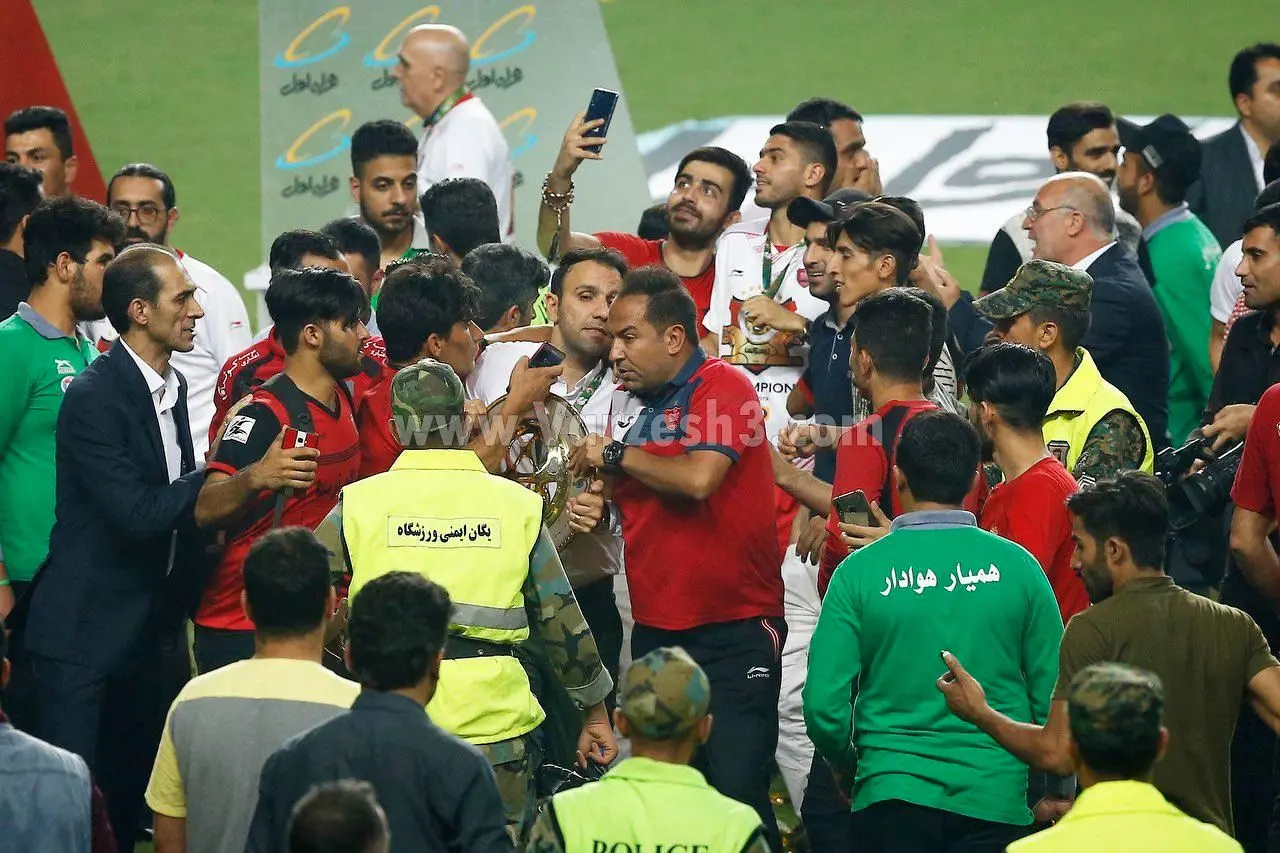 (تصاویر) جام را از دست محسن خلیلی زدند!