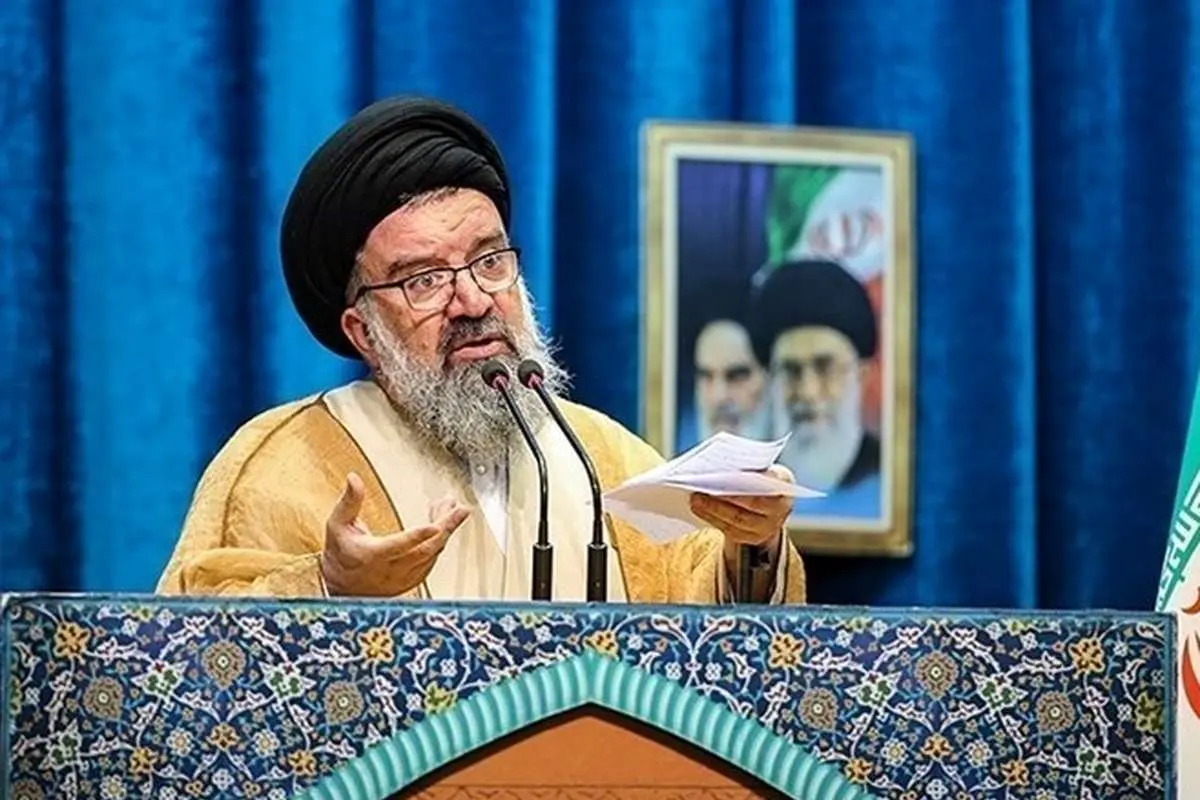 احمد خاتمی: بیحجابیها و شلحجابیها عادی نیست