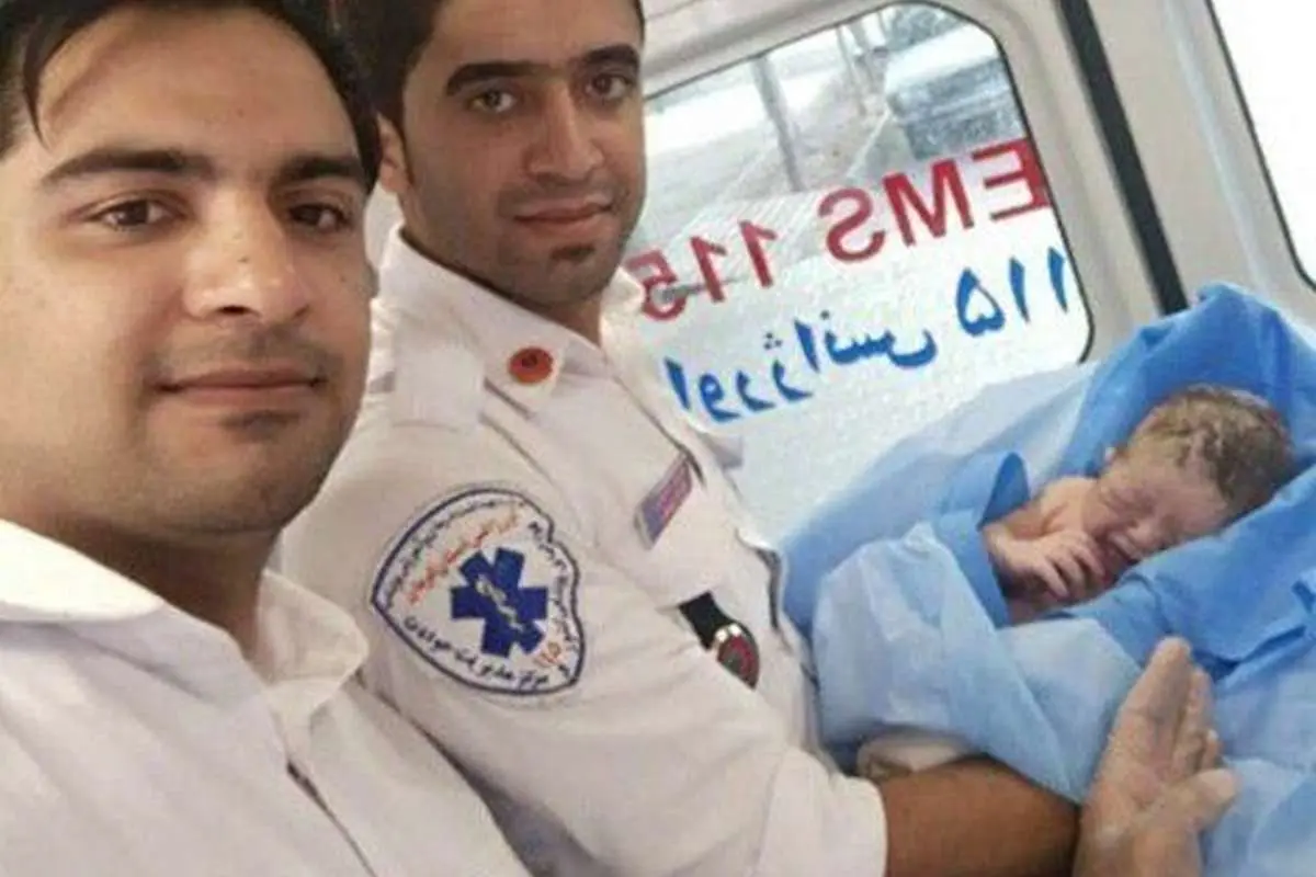 (تصویر) نوزاد عجول قبل از رسیدن به بیمارستان به دنیا آمد
