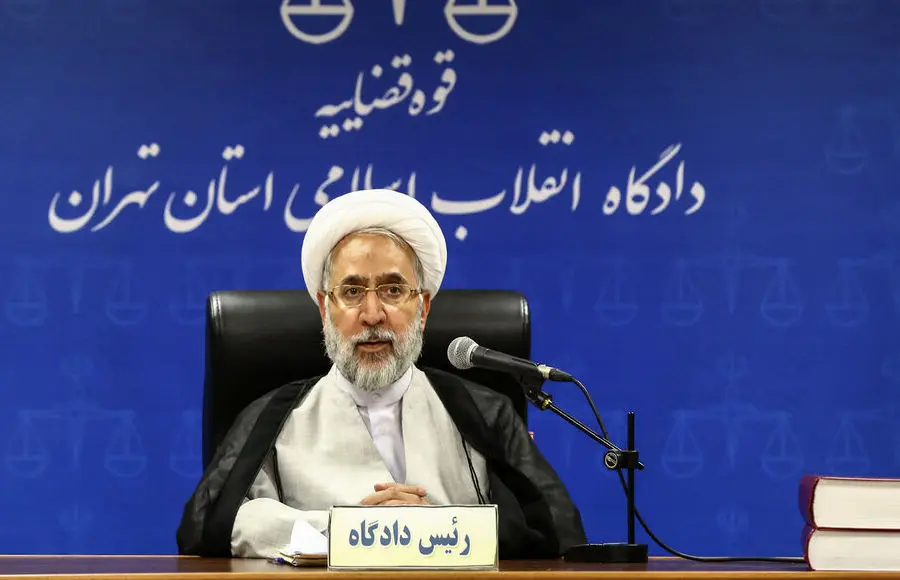 (تصاویر) حواشی اولین دادگاه ۱۴ متهم پرونده ارزی