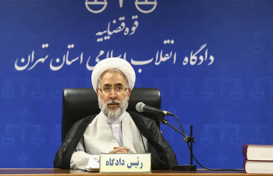 (تصاویر) حواشی اولین دادگاه ۱۴ متهم پرونده ارزی