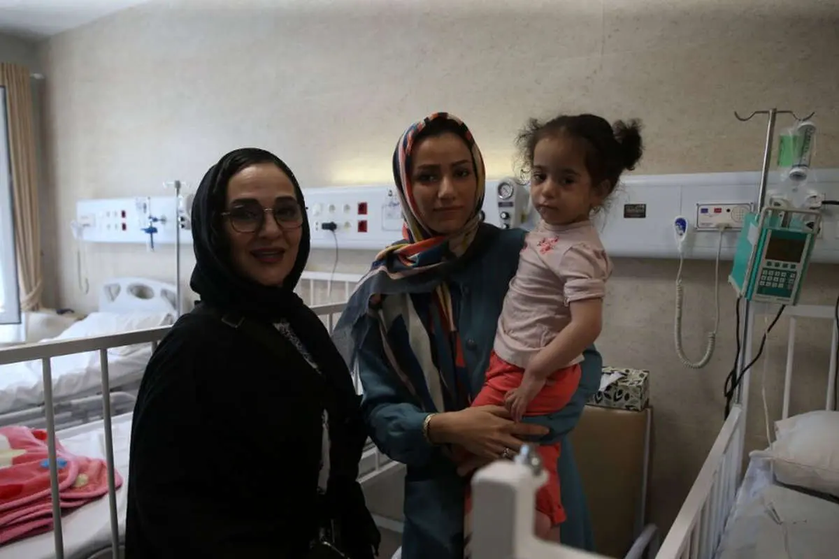 (تصاویر) عیادت داوران «عصر جدید» از کودکان بیمارستان مفید