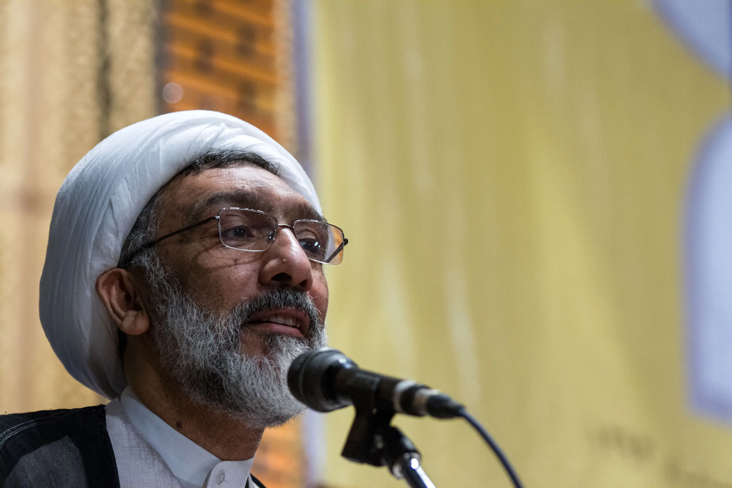 پورمحمدی: قبرستان باید در شهر باشد تا یاد مرگ را حفظ کنیم
