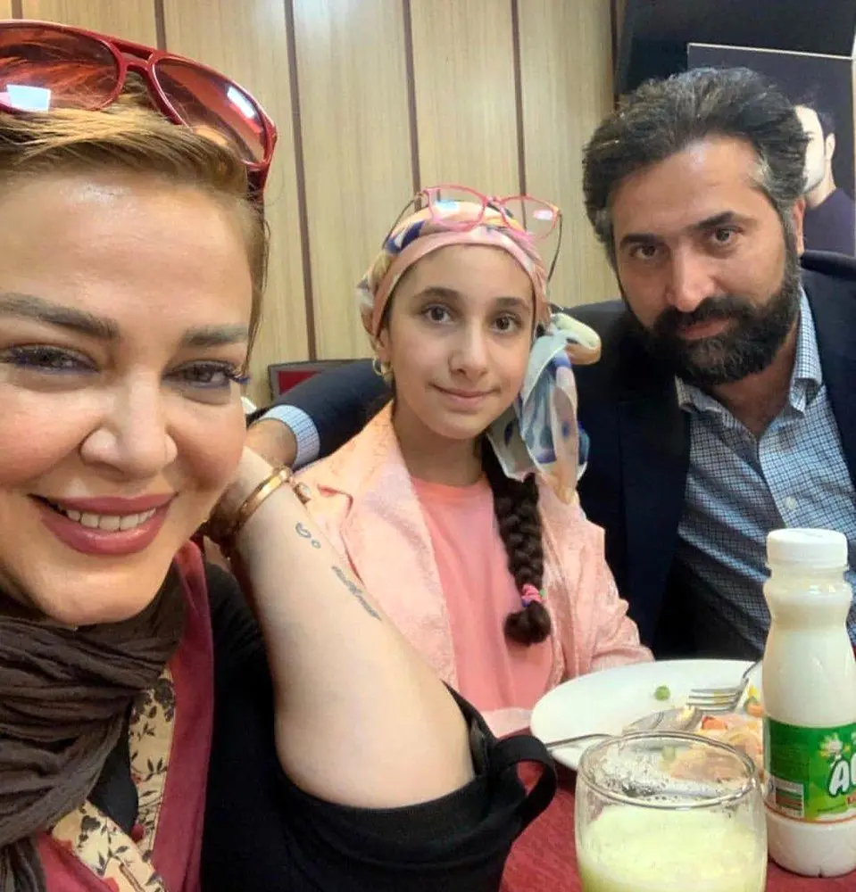 (عکس) سلفی جالب بهاره رهنما با همسر و دخترهمسرش