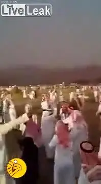 (ویدئو) جشن عجیب سعودی‌ها در بیابان!