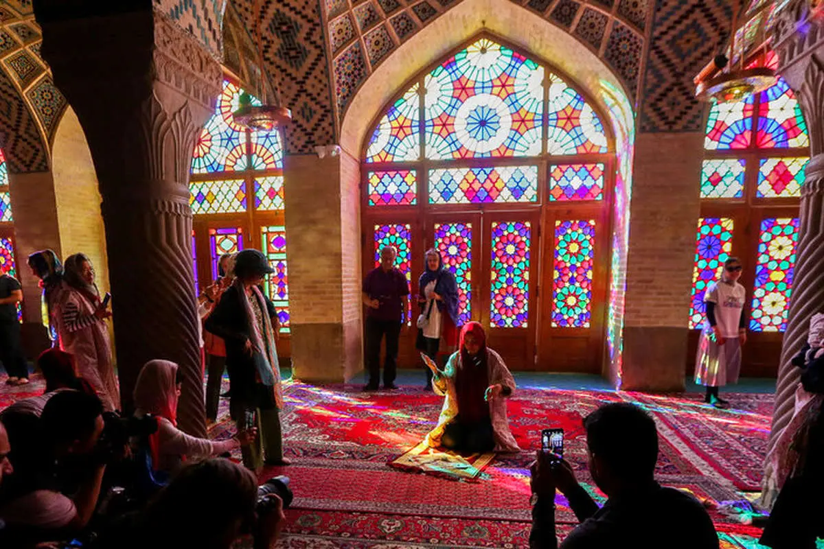 (تصاویر) گردشگران، مبهوت مسجد رنگها
