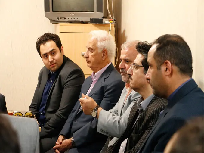کنایه داماد روحانی به واعظی و حسام‌الدین آشنا