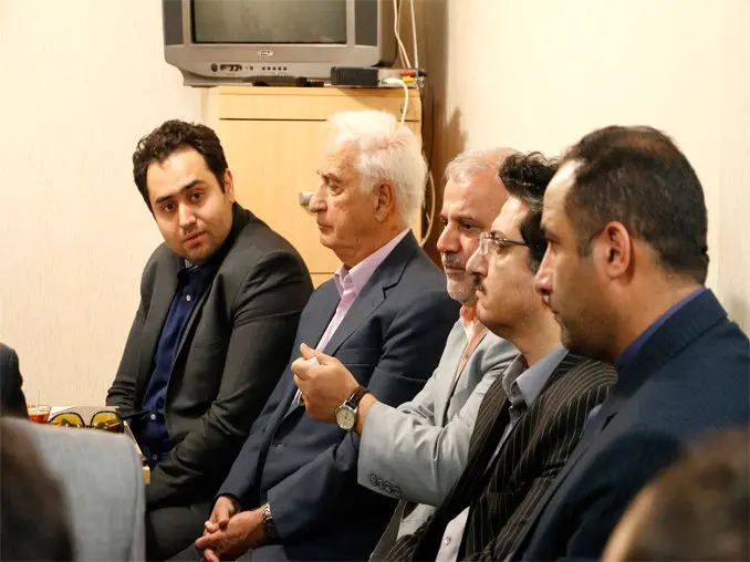 کنایه داماد روحانی به واعظی و حسام‌الدین آشنا