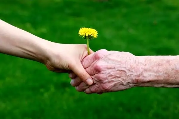 برای همراهی سالمندان با کمپین محافظم باش همراه شوید
