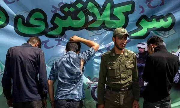 (تصاویر) از کشف اسلحه شاه‌کُش تا برملا شدن دسیسه یک زن
