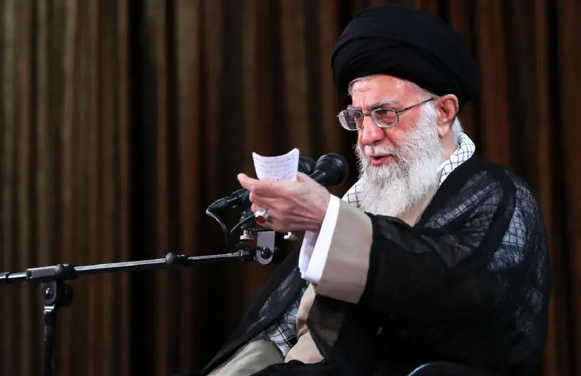 پیشنهاد مذاکره فریب آمریکا برای خلع سلاح و عوامل اقتدار ملت است
