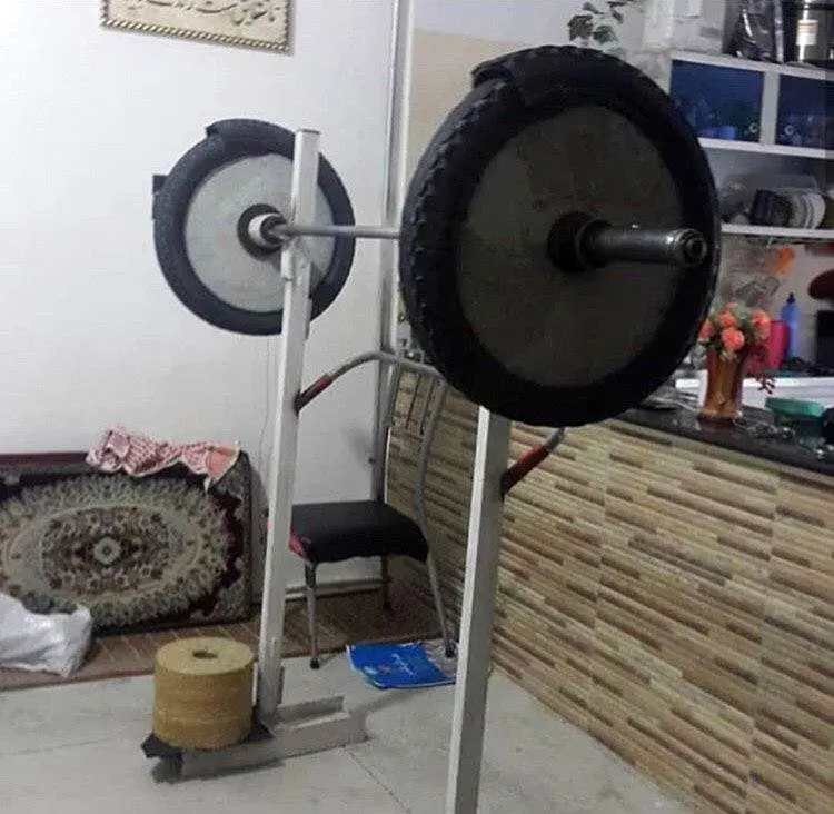 (عکس) تصویری دردناک از دختران وزنه بردار