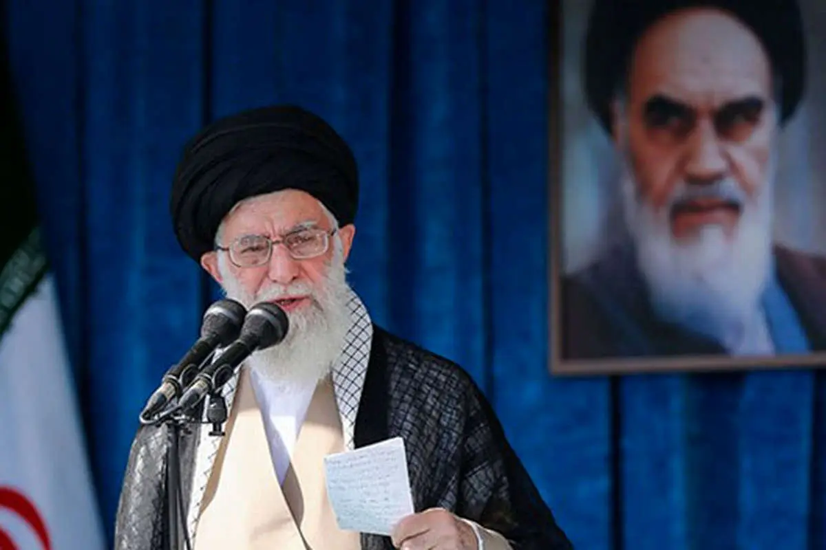 رهبر انقلاب: سیل زدگان را فراموش نکنید/ حکام بحرین و عربستان در باتلاق گام نهادهاند
