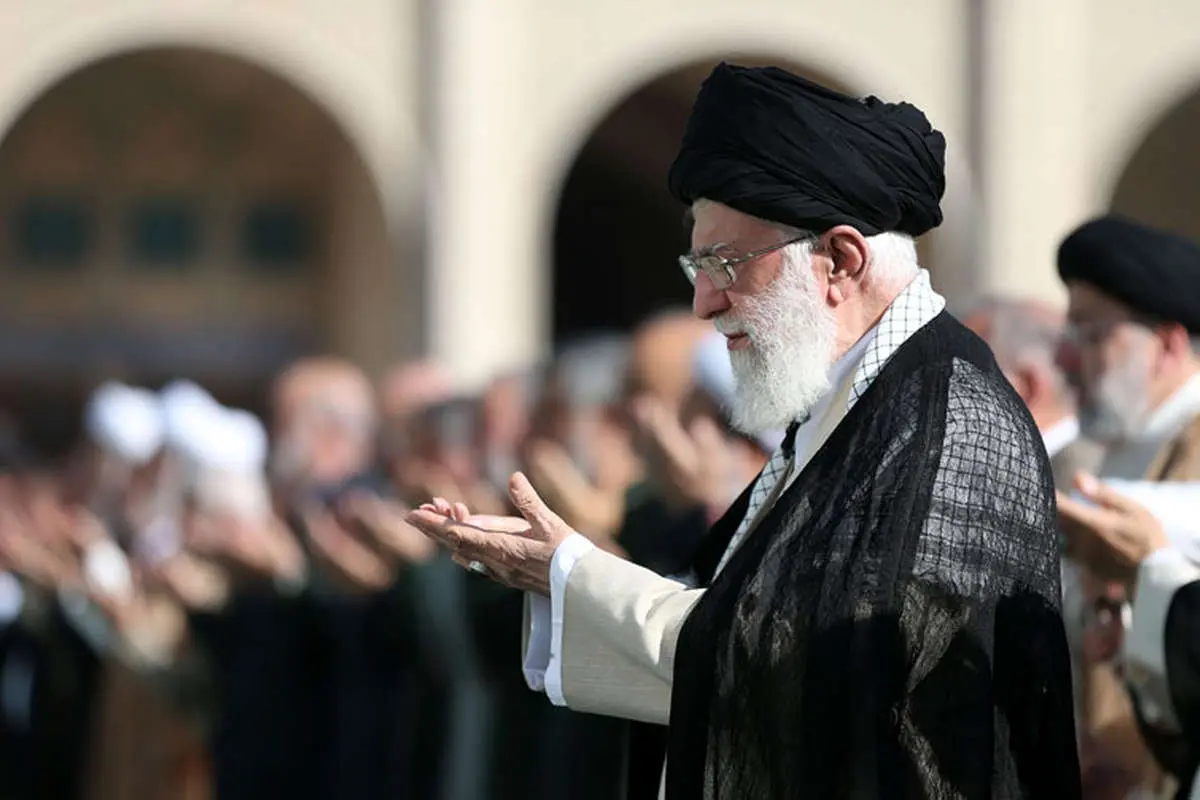 (تصاویر) اقامه نماز عید فطر به امامت رهبر انقلاب