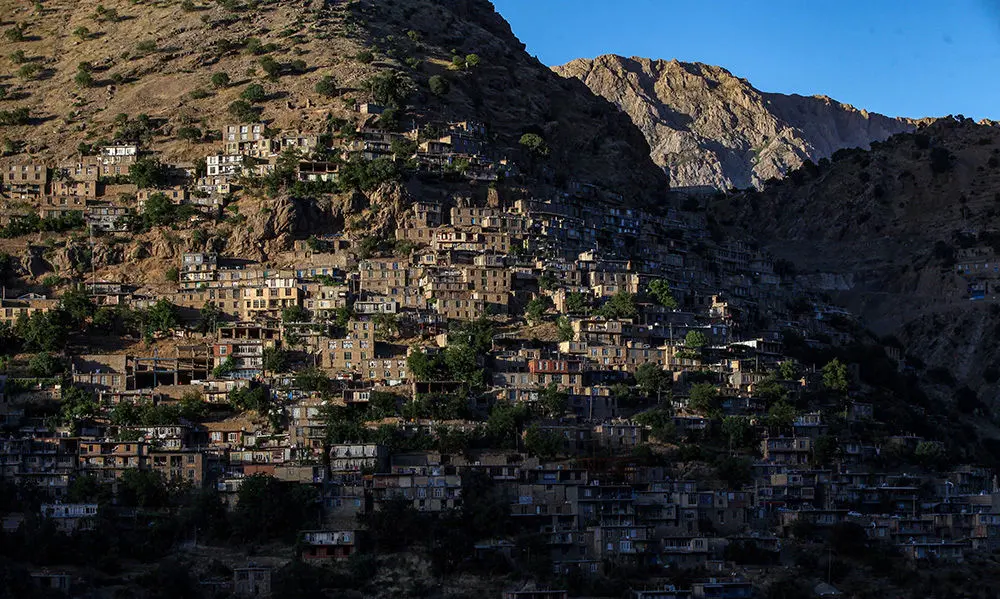 (تصاویر) گذران زندگی با گیوه‌بافی در اورامانات