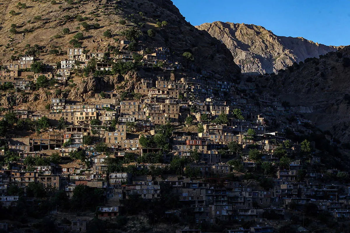 (تصاویر) گذران زندگی با گیوهبافی در اورامانات