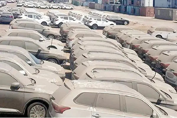 ترخیص کج‌دار و مریز خودرو‌های وارداتی