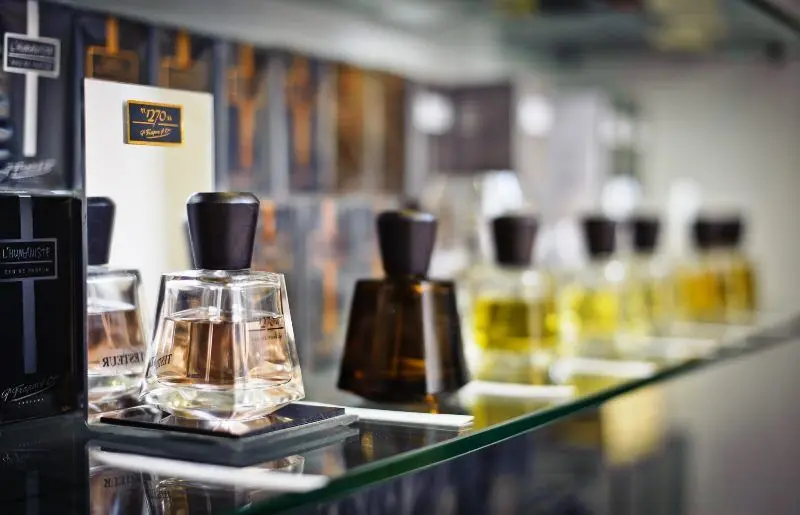 از پرده نقره‌ای تا شیشه ادکلن؛ فروش عطر به اسم لیلا حاتمی و بهاره رهنما