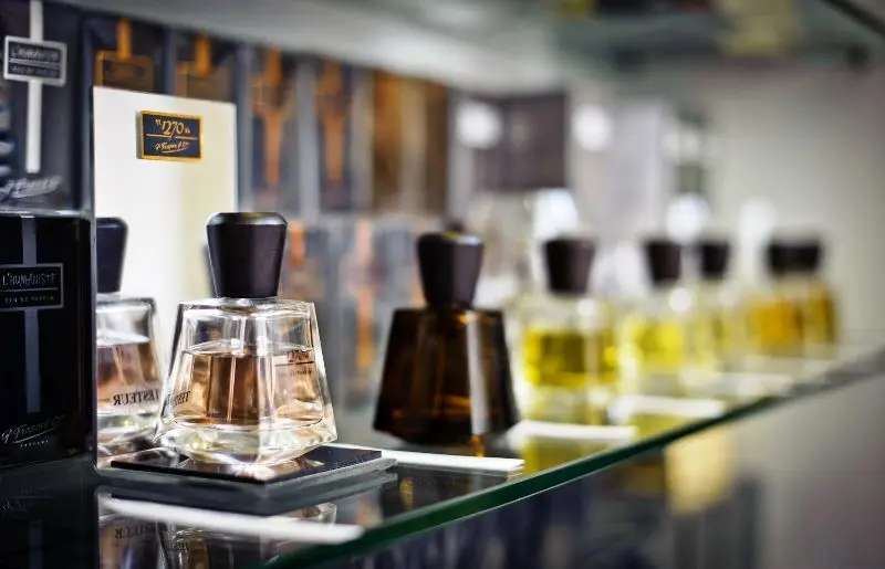 از پرده نقره‌ای تا شیشه ادکلن؛ فروش عطر به اسم لیلا حاتمی و بهاره رهنما