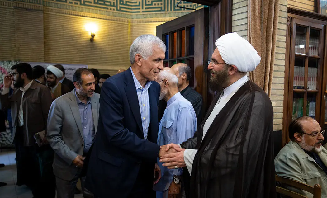 (تصاویر) چهره‌های سیاسی در مراسم بزرگداشت امام جمعه کازرون