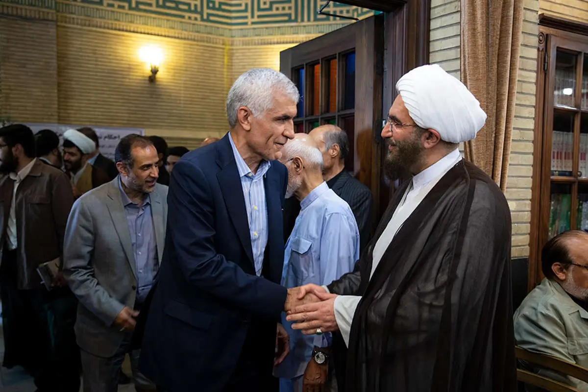 (تصاویر) چهره‌های سیاسی در مراسم بزرگداشت امام جمعه کازرون