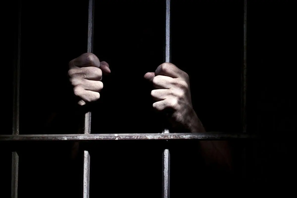دو جنایت پشت میلههای زندان