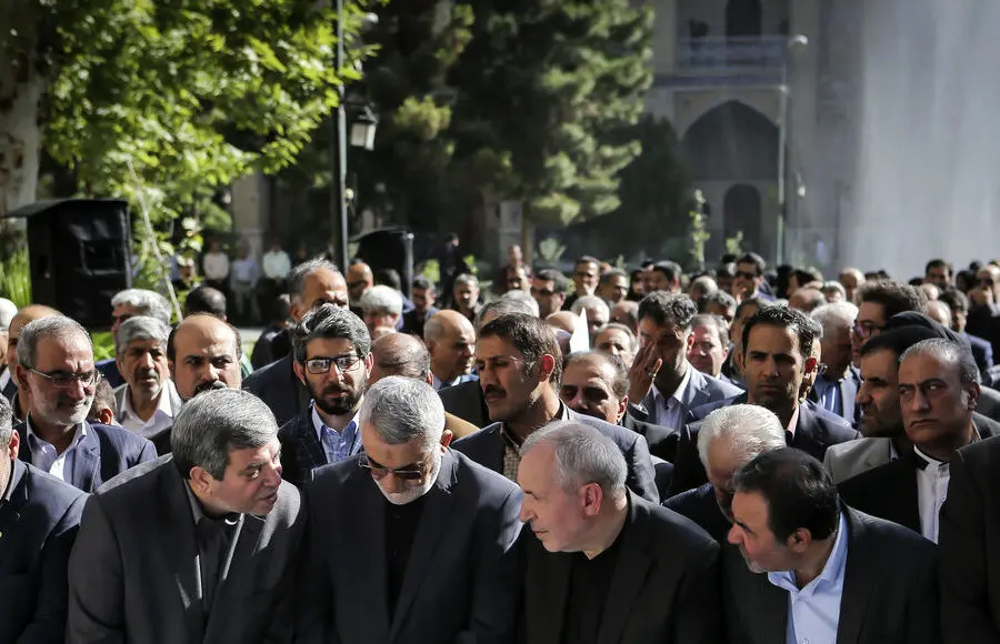 (تصاویر) تشییع پیکر پدر مدرسه‌ساز ایران