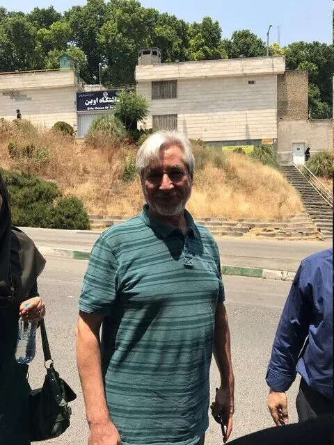 عرب سرخی برای اجرای حکم عازم اوین شد