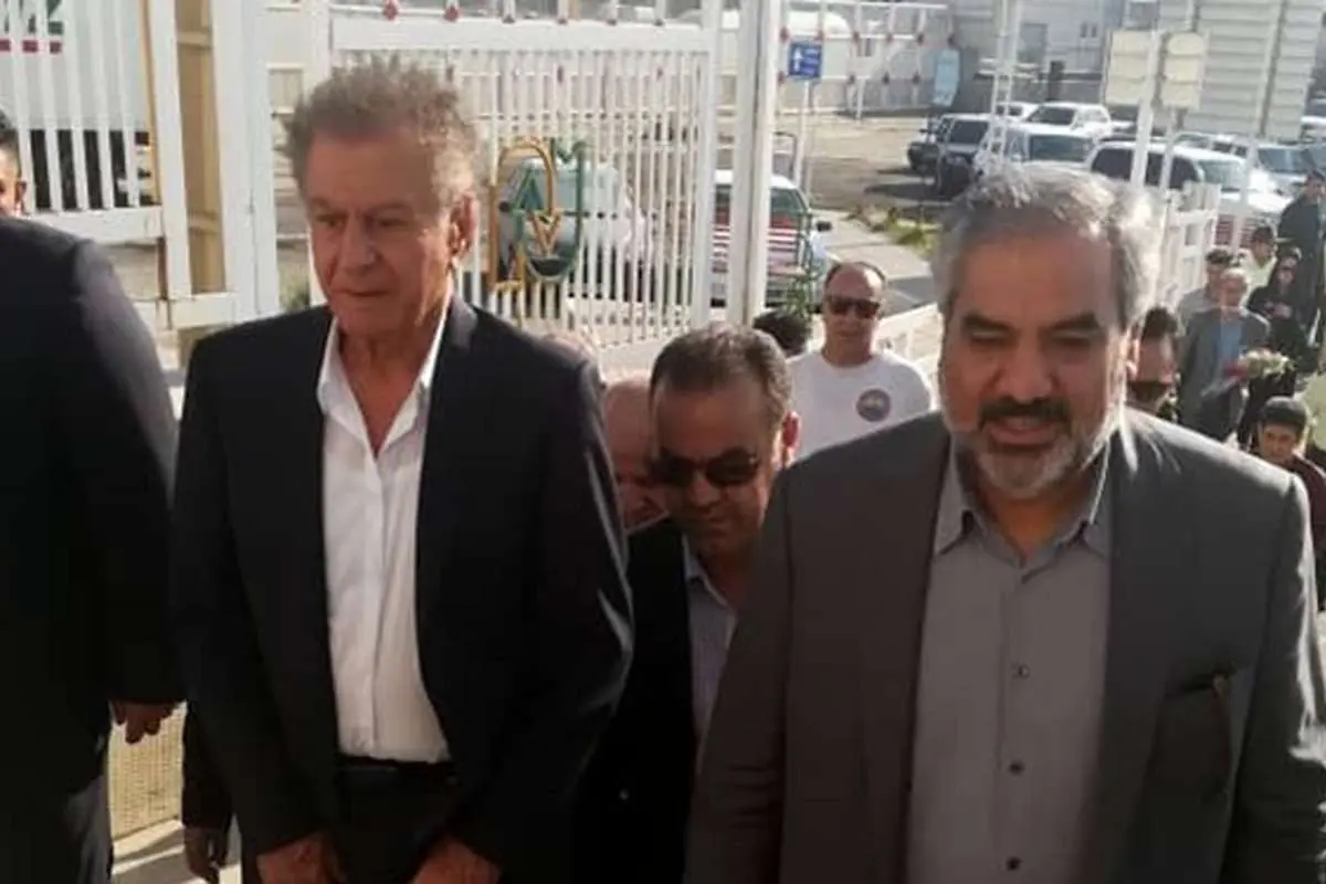 (تصاویر) بازگشت خواننده مشهور به کشور پس از ۳۸سال