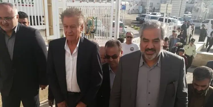 (تصاویر) بازگشت خواننده مشهور به کشور پس از ۳۸سال