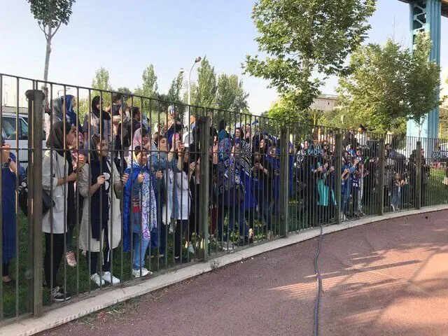 زنان هوادار تیم استقلال پشت میله‌ها