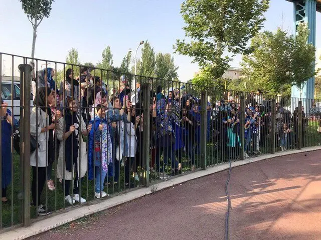 زنان هوادار تیم استقلال پشت میله‌ها