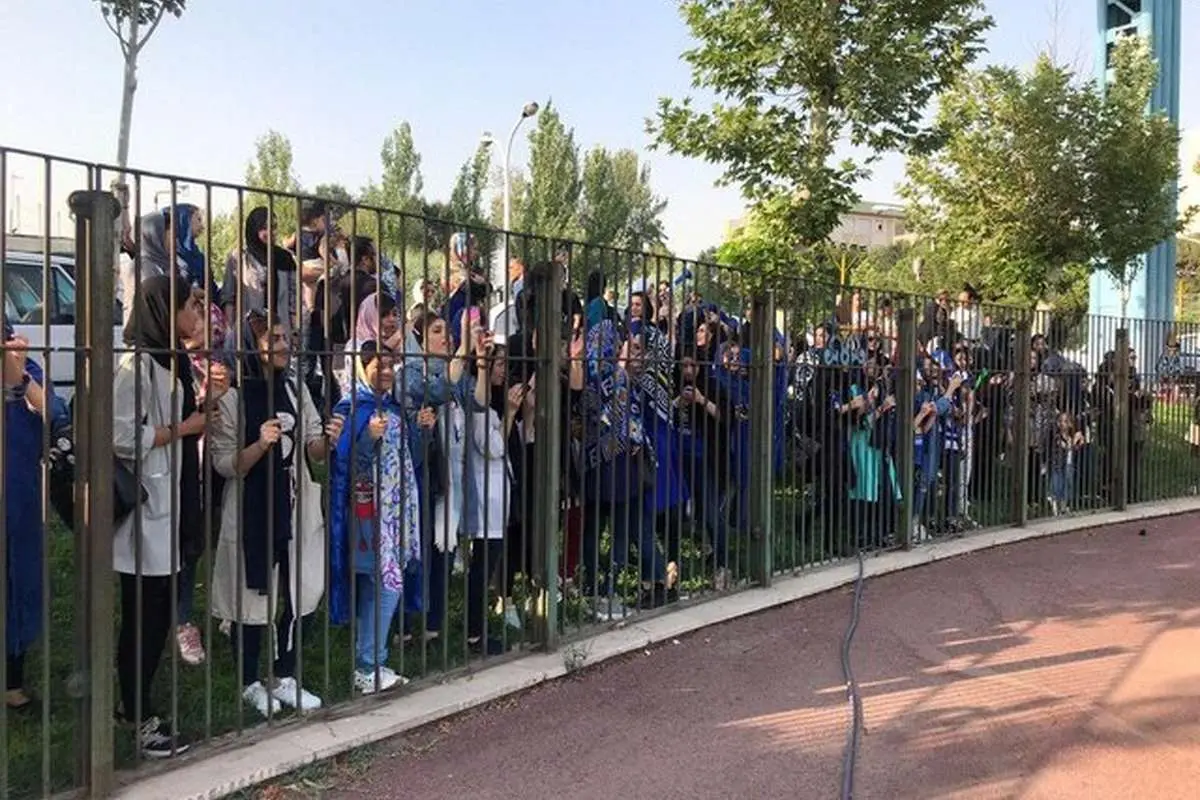 زنان هوادار تیم استقلال پشت میلهها