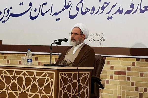 مدیر حوزه‌های علمیه کشور: تاب سختی ندارید از حوزه بروید