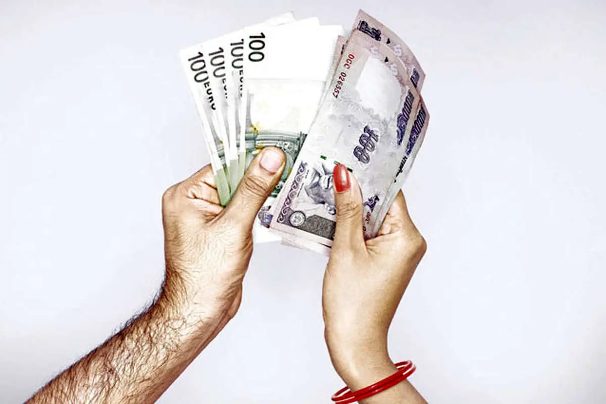 اگر زن درآمد مستقل داشته باشد آیا باز هم مستحق نفقه است؟