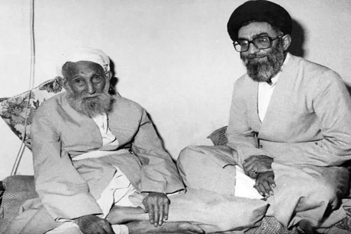 (عکس) پدر رهبر انقلاب در جمع پاسداران