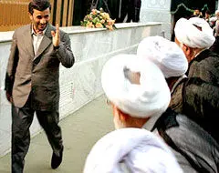 «عدم حمایت» با معنی روحانیون از محمود احمدی نژاد